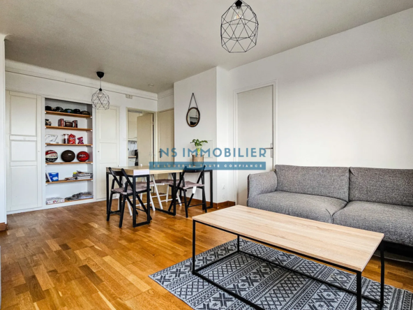 Appartement F4 avec Loggia et Vue sur La Défense à Houilles 