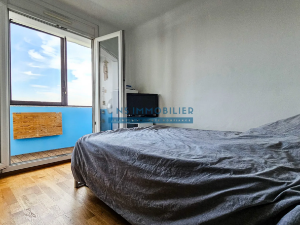 Appartement F4 avec Loggia et Vue sur La Défense à Houilles 