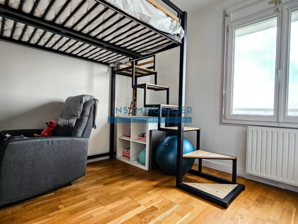 Appartement F4 avec Loggia et Vue sur La Défense à Houilles 