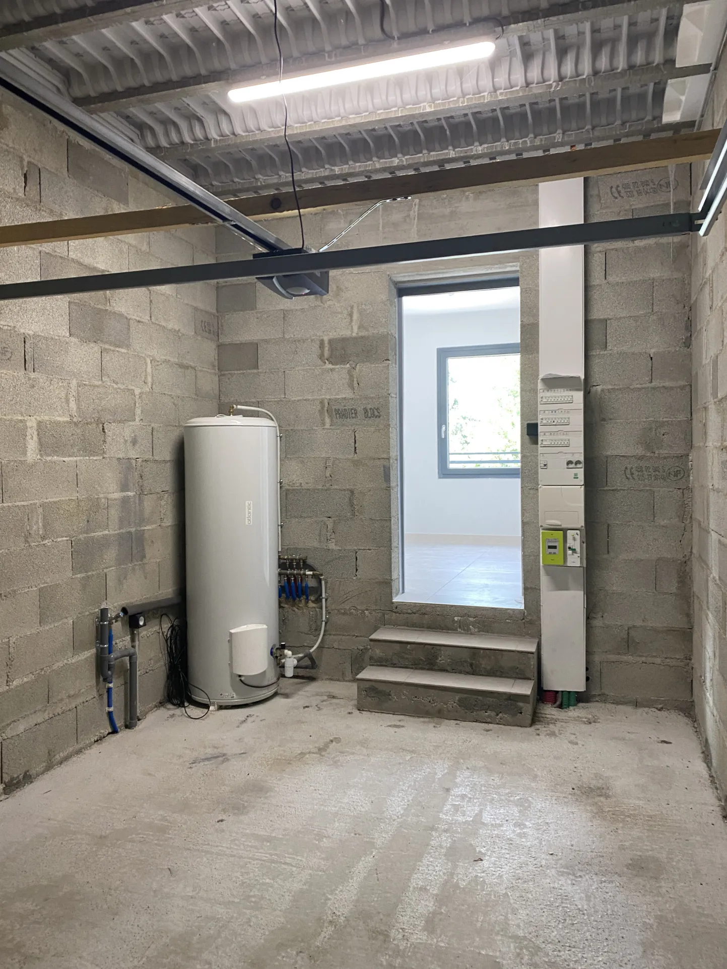 Maison mitoyenne de 2020 à Orange avec garage et terrasse 