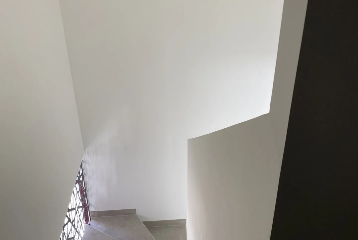Maison mitoyenne de 2020 à Orange avec garage et terrasse 