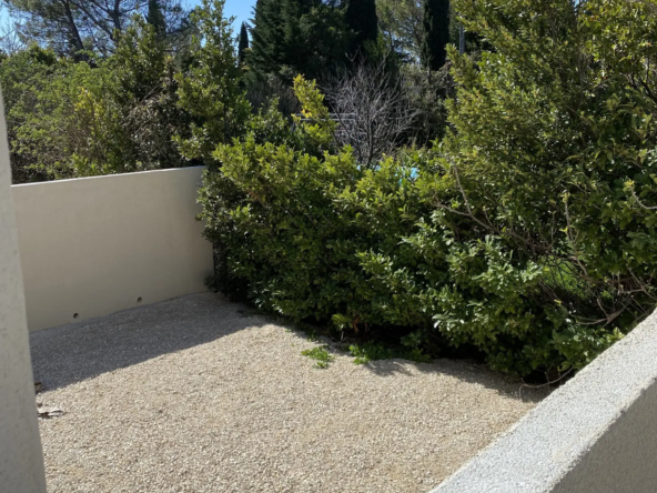 Maison mitoyenne de 2020 à Orange avec garage et terrasse 