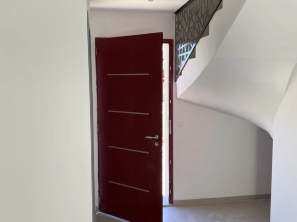 Maison mitoyenne de 2020 à Orange avec garage et terrasse 