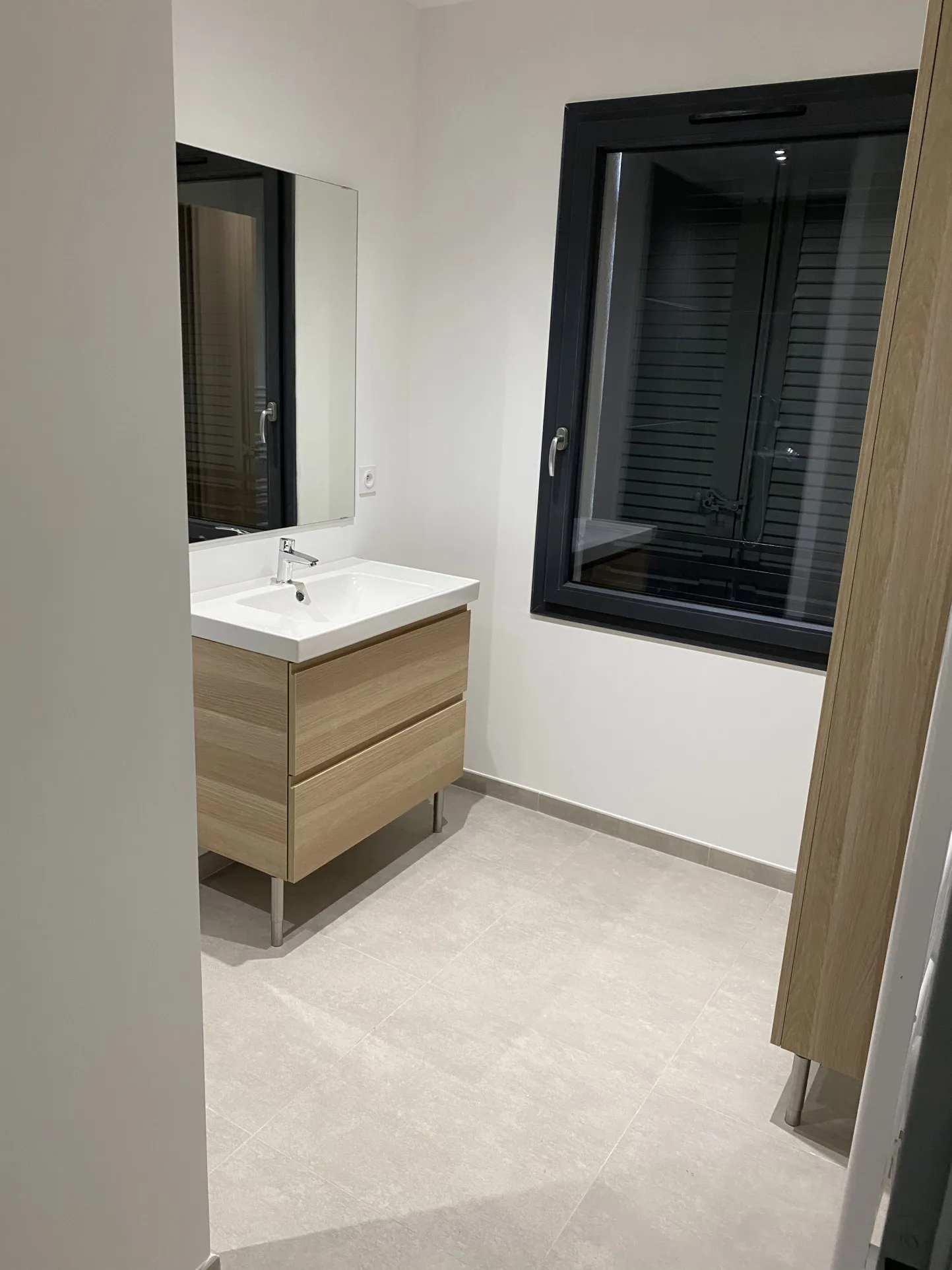 Maison mitoyenne de 2020 à Orange avec garage et terrasse 