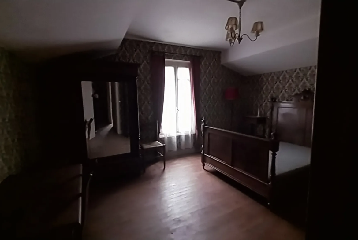 Maison à rénover avec 4 chambres à Ribérac - 159 000 EUR 