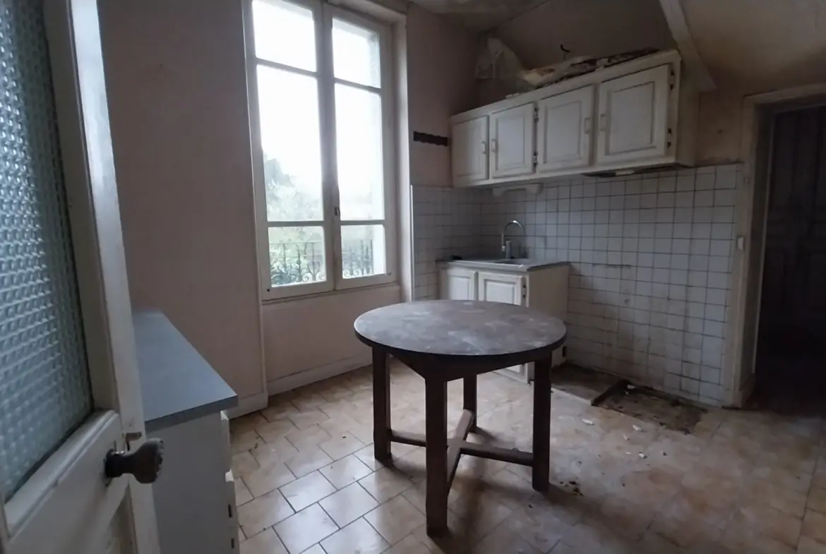 Maison à rénover avec 4 chambres à Ribérac - 159 000 EUR 