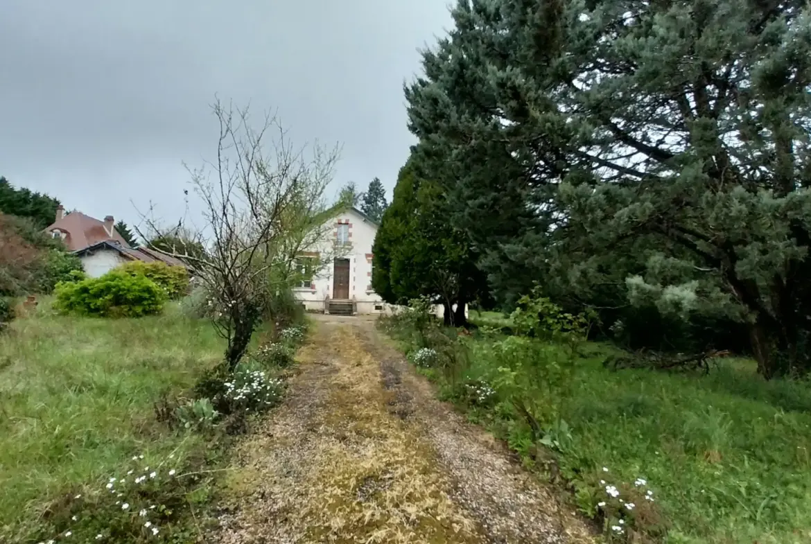 Maison à rénover avec 4 chambres à Ribérac - 159 000 EUR 