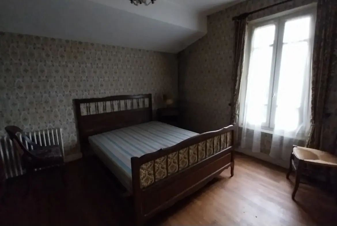 Maison à rénover avec 4 chambres à Ribérac - 159 000 EUR 