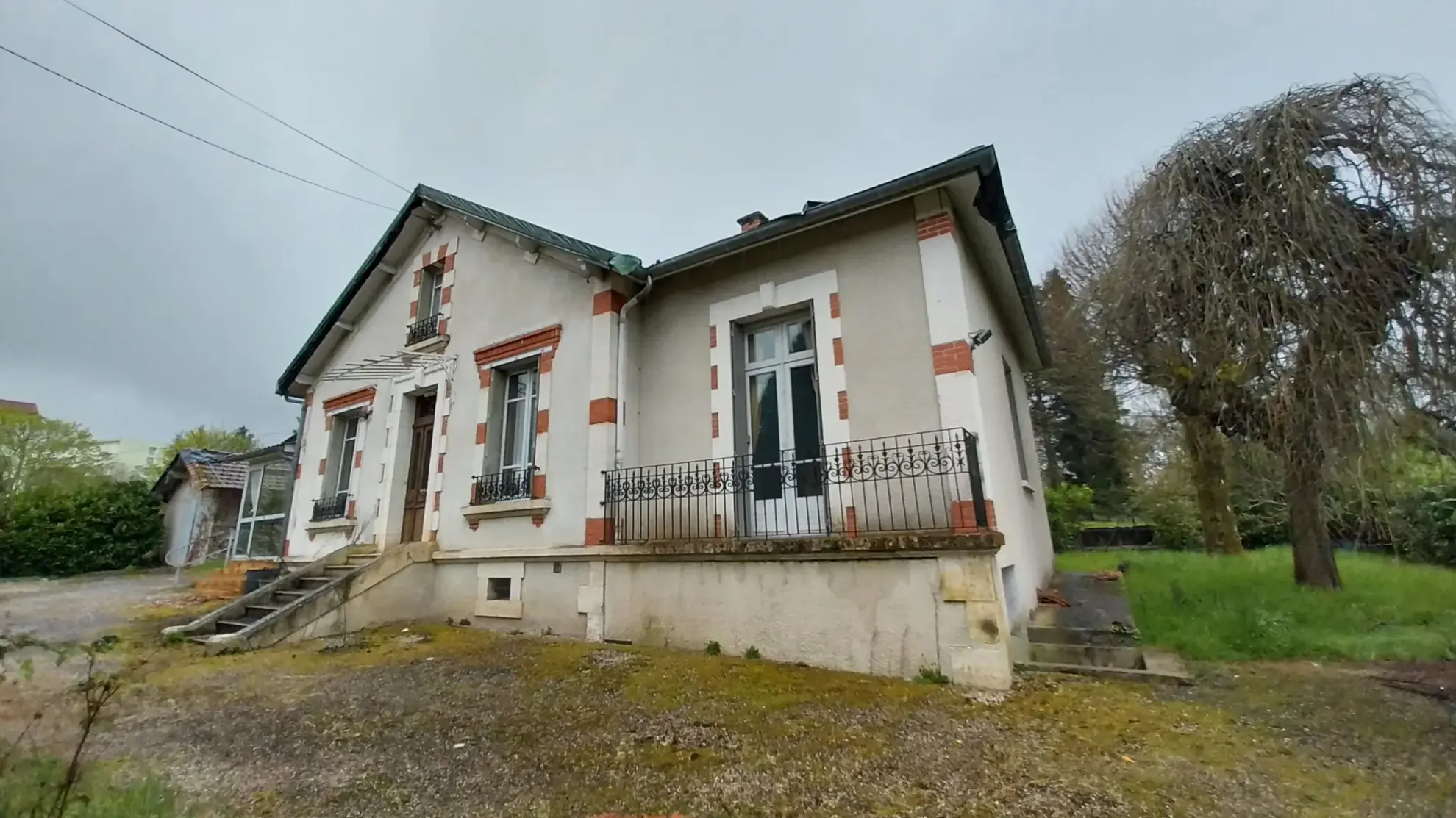Maison à rénover avec 4 chambres à Ribérac - 159 000 EUR 