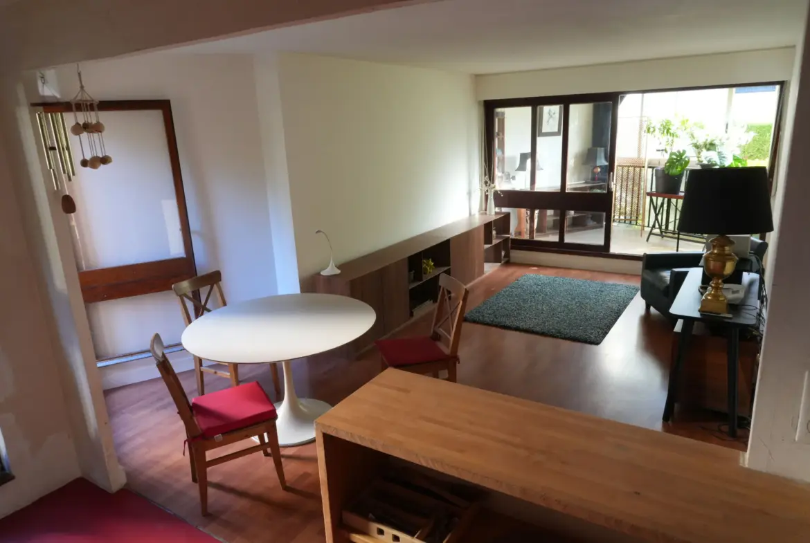Grand appartement deux pièces à vendre au Chesnay Rocquencourt 