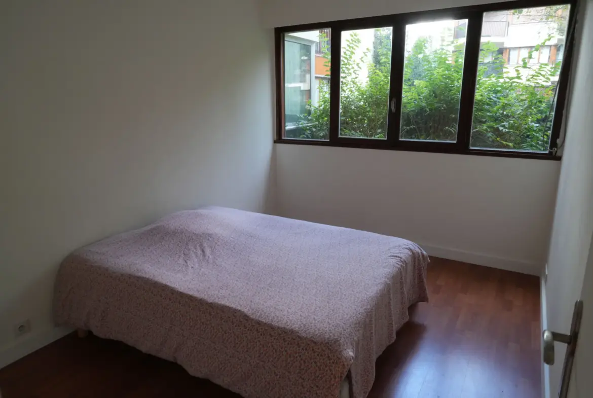 Grand appartement deux pièces à vendre au Chesnay Rocquencourt 