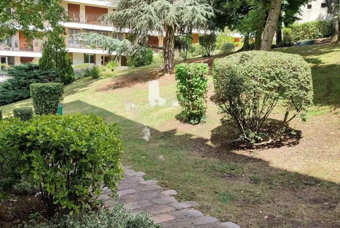 À vendre : Appartement F2 à Chartres avec une vue imprenable 