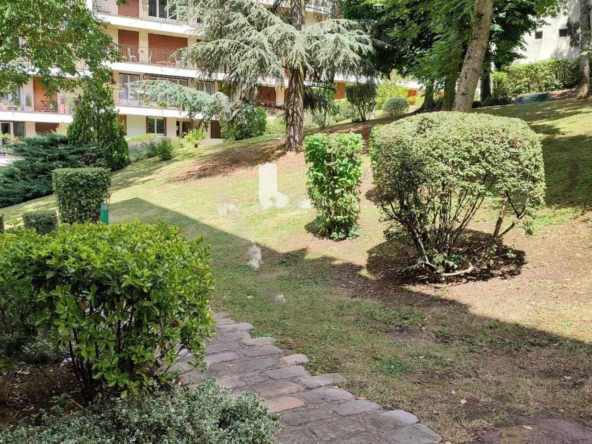 À vendre : Appartement F2 à Chartres avec une vue imprenable 