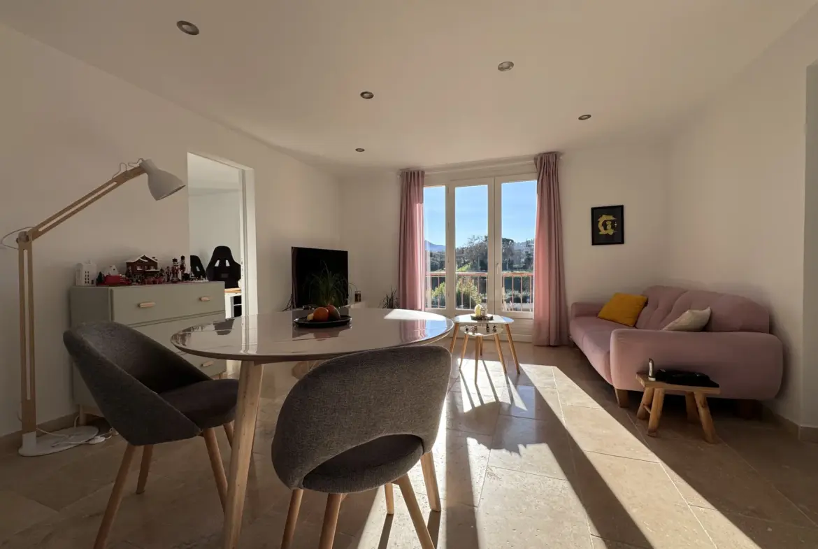 APPARTEMENT T4 RÉNOVÉ À VENDRE À PEYROLLES EN PROVENCE 