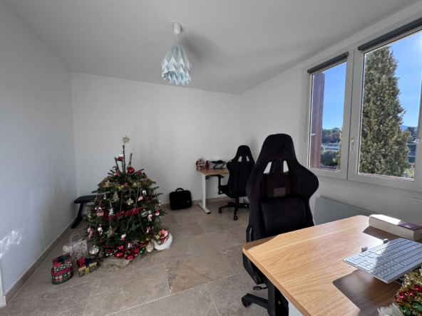 APPARTEMENT T4 RÉNOVÉ À VENDRE À PEYROLLES EN PROVENCE 
