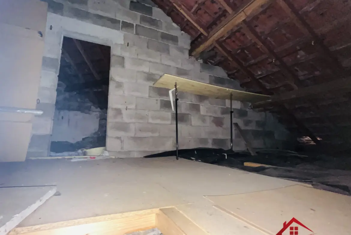 Bâtiment commercial à vendre à Lure - 145 m² avec appartement 