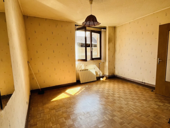 Bâtiment commercial à vendre à Lure - 145 m² avec appartement 