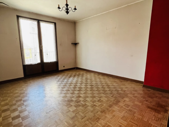Bâtiment commercial à vendre à Lure - 145 m² avec appartement 