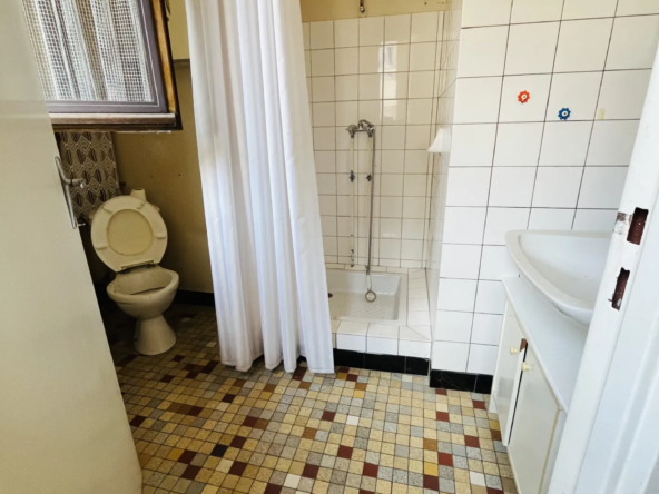 Bâtiment commercial à vendre à Lure - 145 m² avec appartement 