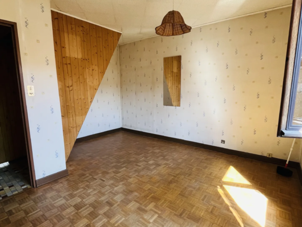 Bâtiment commercial à vendre à Lure - 145 m² avec appartement 