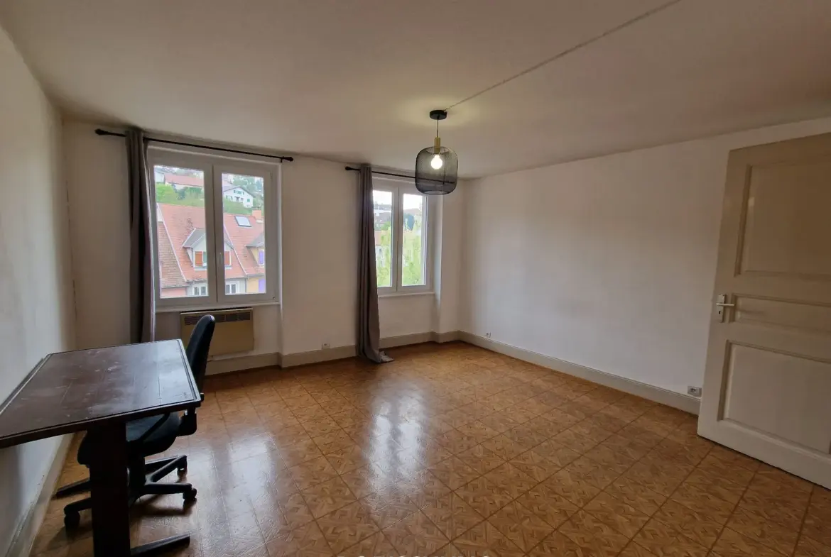 Maison de Ville à Altkirch avec 2 Appartements Loués 