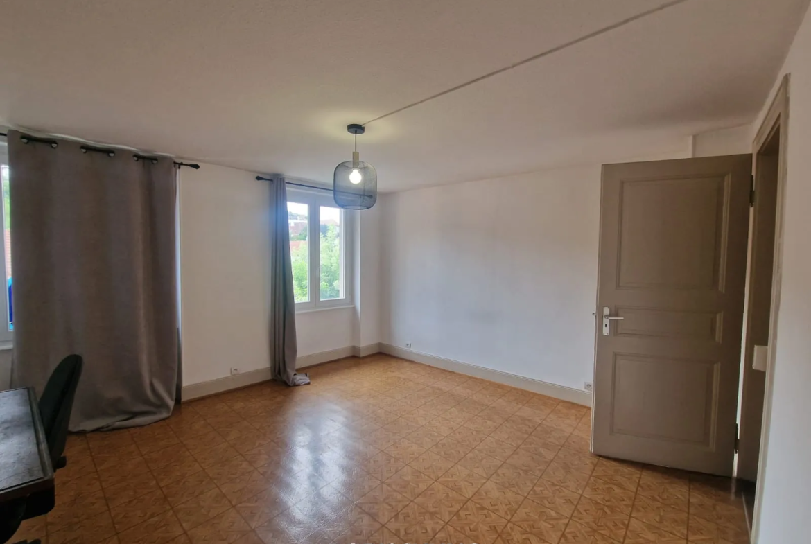Maison de Ville à Altkirch avec 2 Appartements Loués 