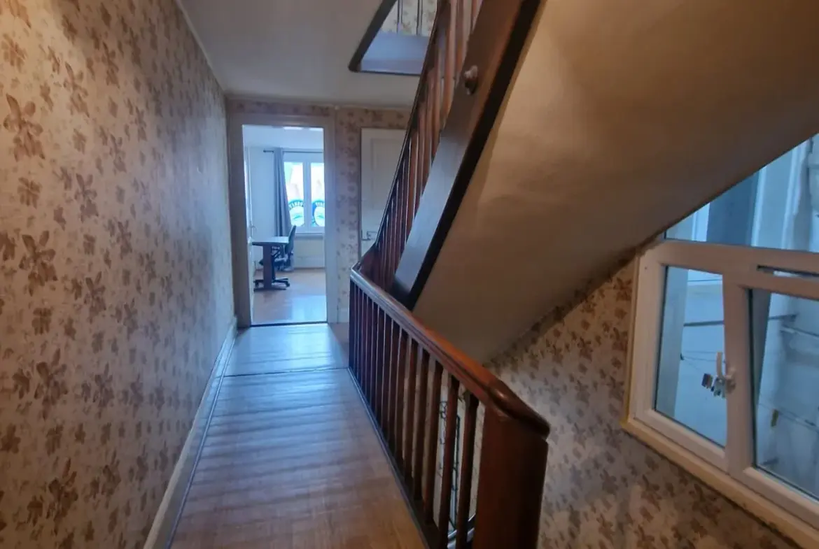 Maison de Ville à Altkirch avec 2 Appartements Loués 
