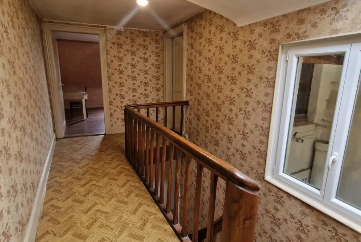 Maison de Ville à Altkirch avec 2 Appartements Loués 