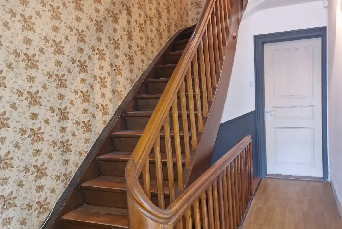 Maison de Ville à Altkirch avec 2 Appartements Loués 