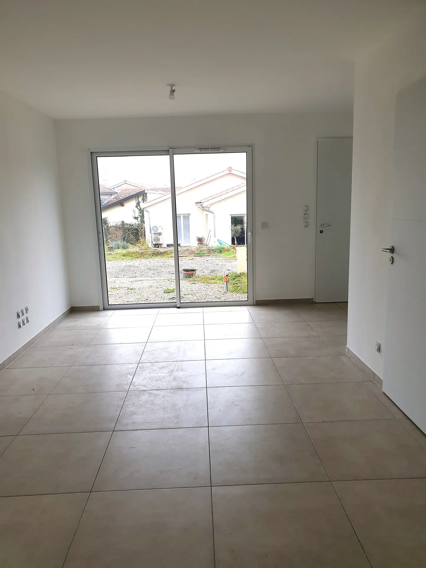 Maison neuve de 91 m² à Montceau - 3 chambres et jardin 