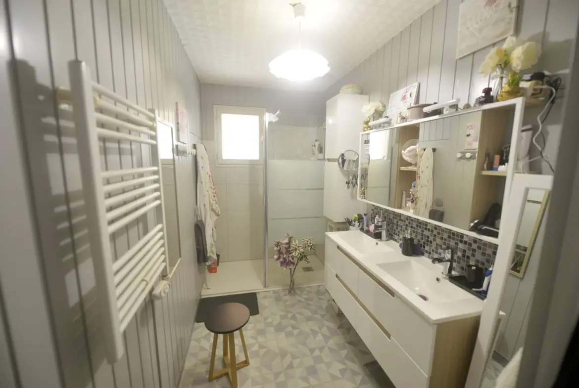 Maison de plain-pied avec piscine à Cozes - 4 chambres 