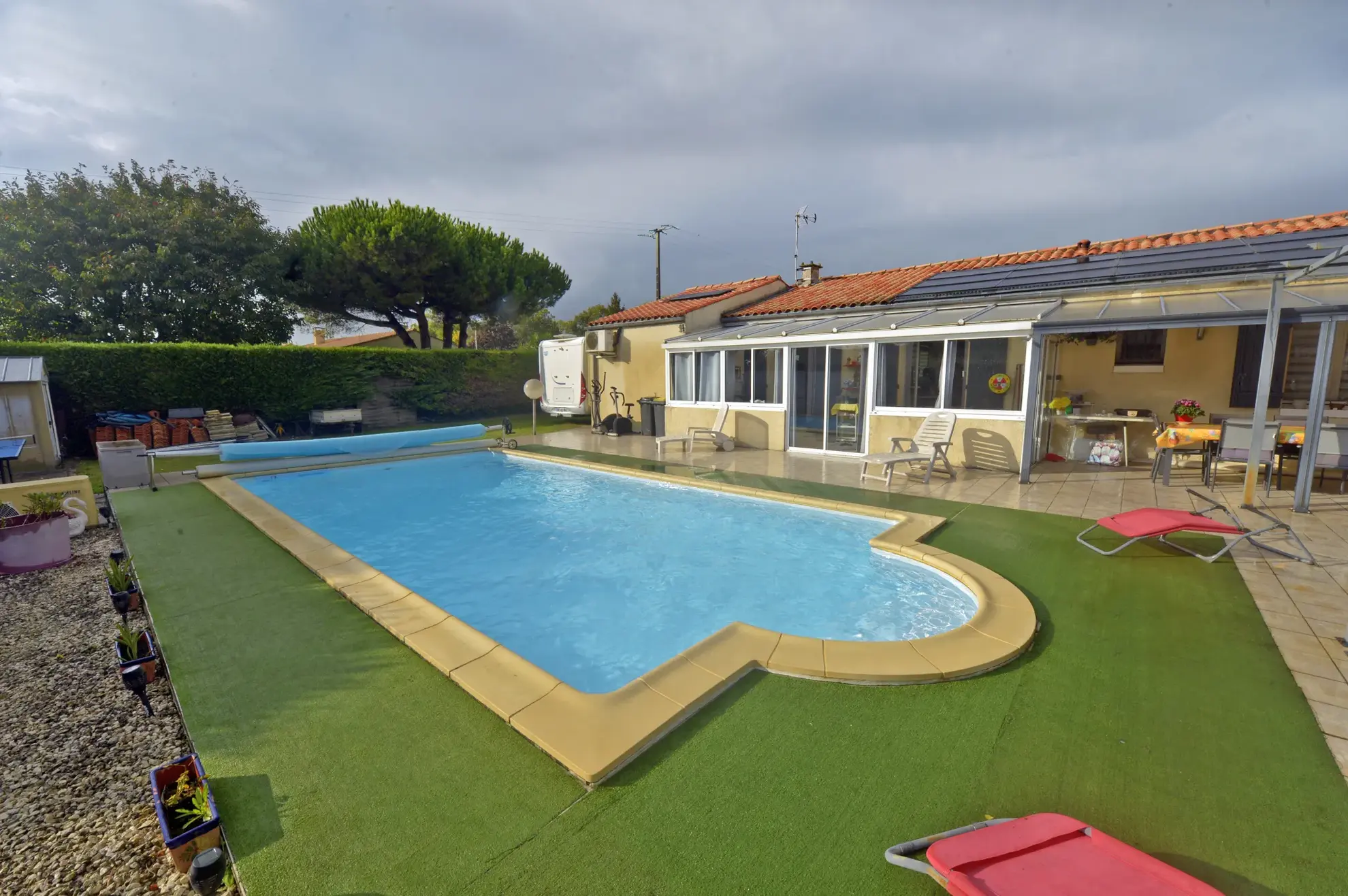 Maison de plain-pied avec piscine à Cozes - 4 chambres 