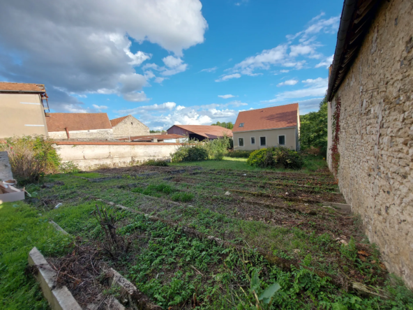Terrain constructible de 400m2 à vendre à Bennecourt