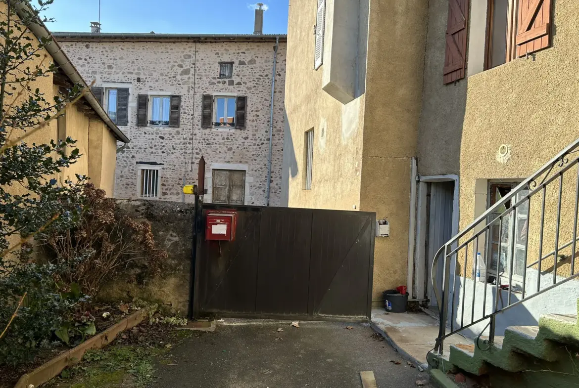 Charmante maison de village à Fleurie, à rénover 