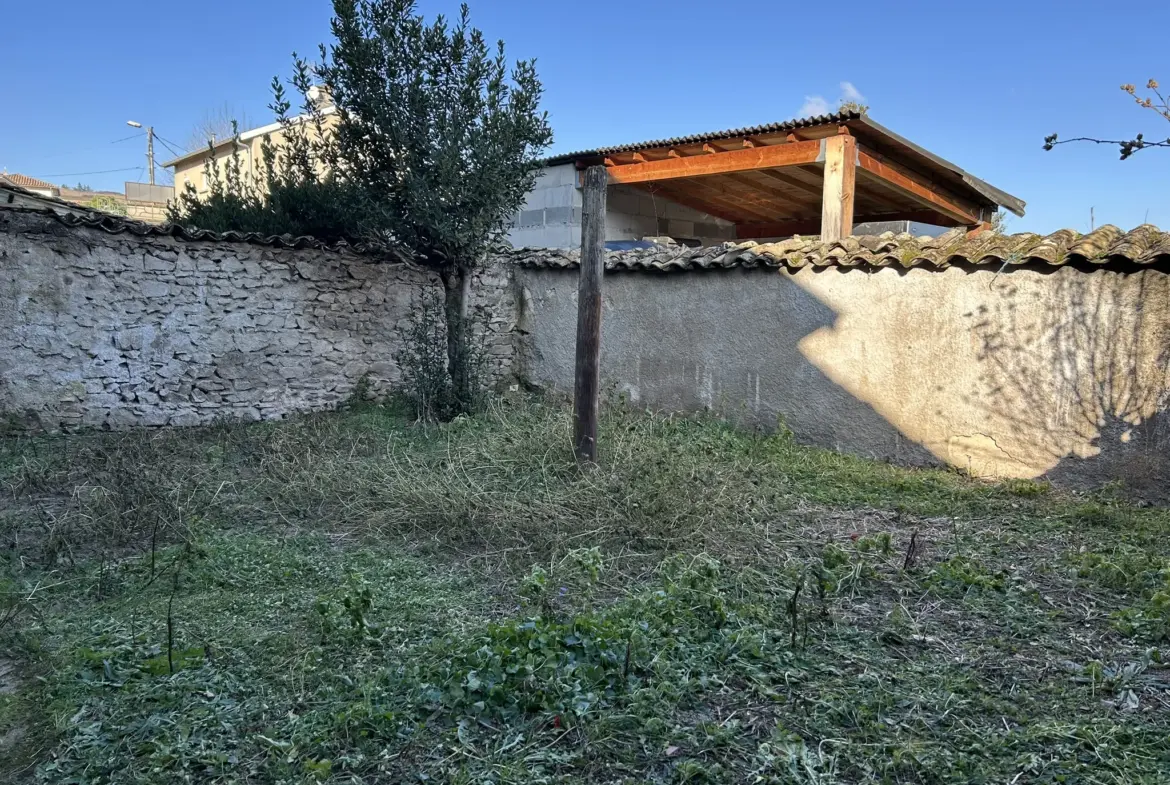 Charmante maison de village à Fleurie, à rénover 