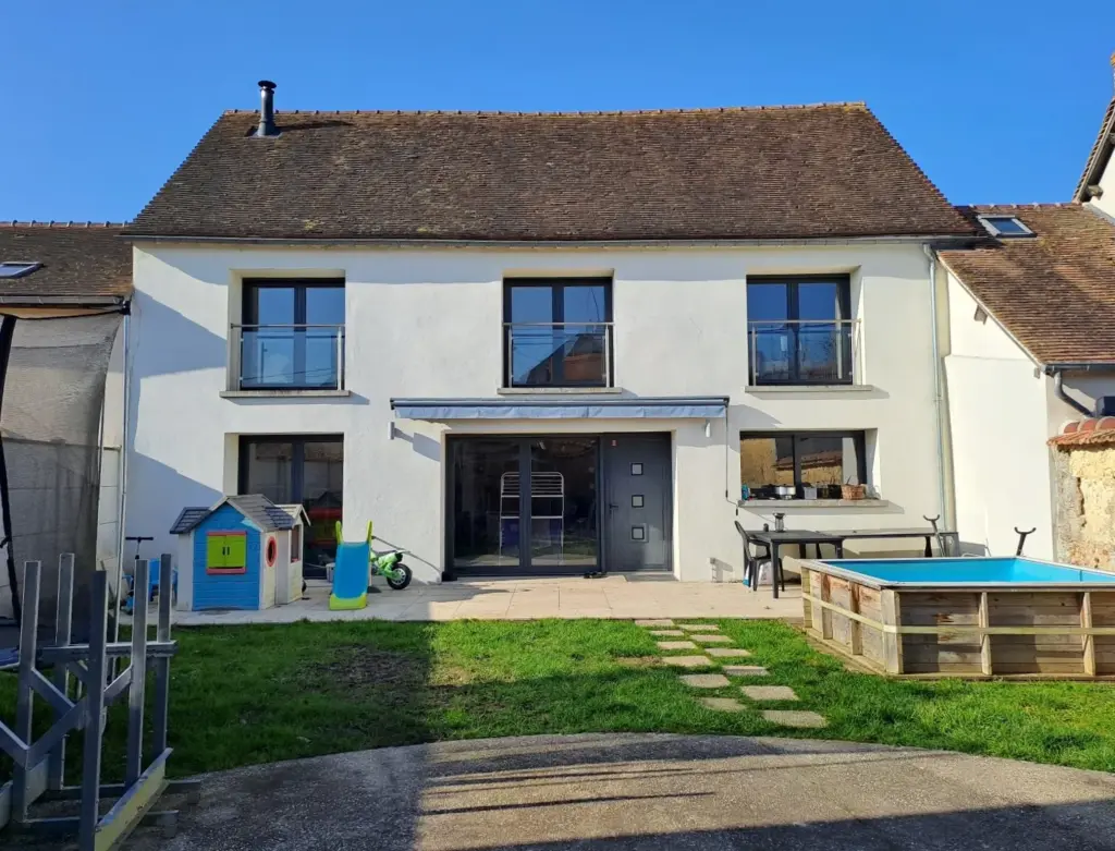 Maison Spacieuse 6 Pièces à Bailleau-Armenonville
