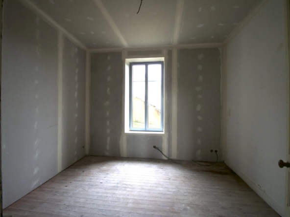 Maison à finir de rénover avec projet 3 appartements validé 
