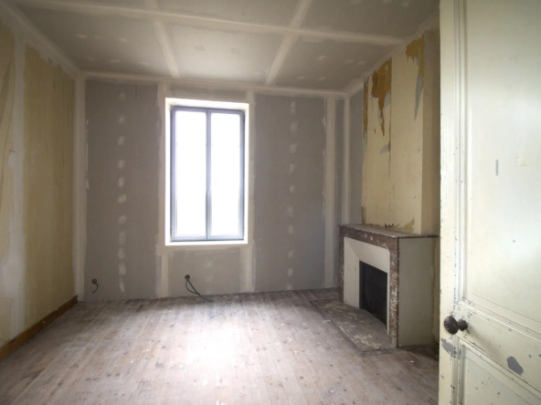 Maison à finir de rénover avec projet 3 appartements validé 
