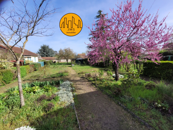 Maison de charme à Yzeure avec jardin de 1000 m² 