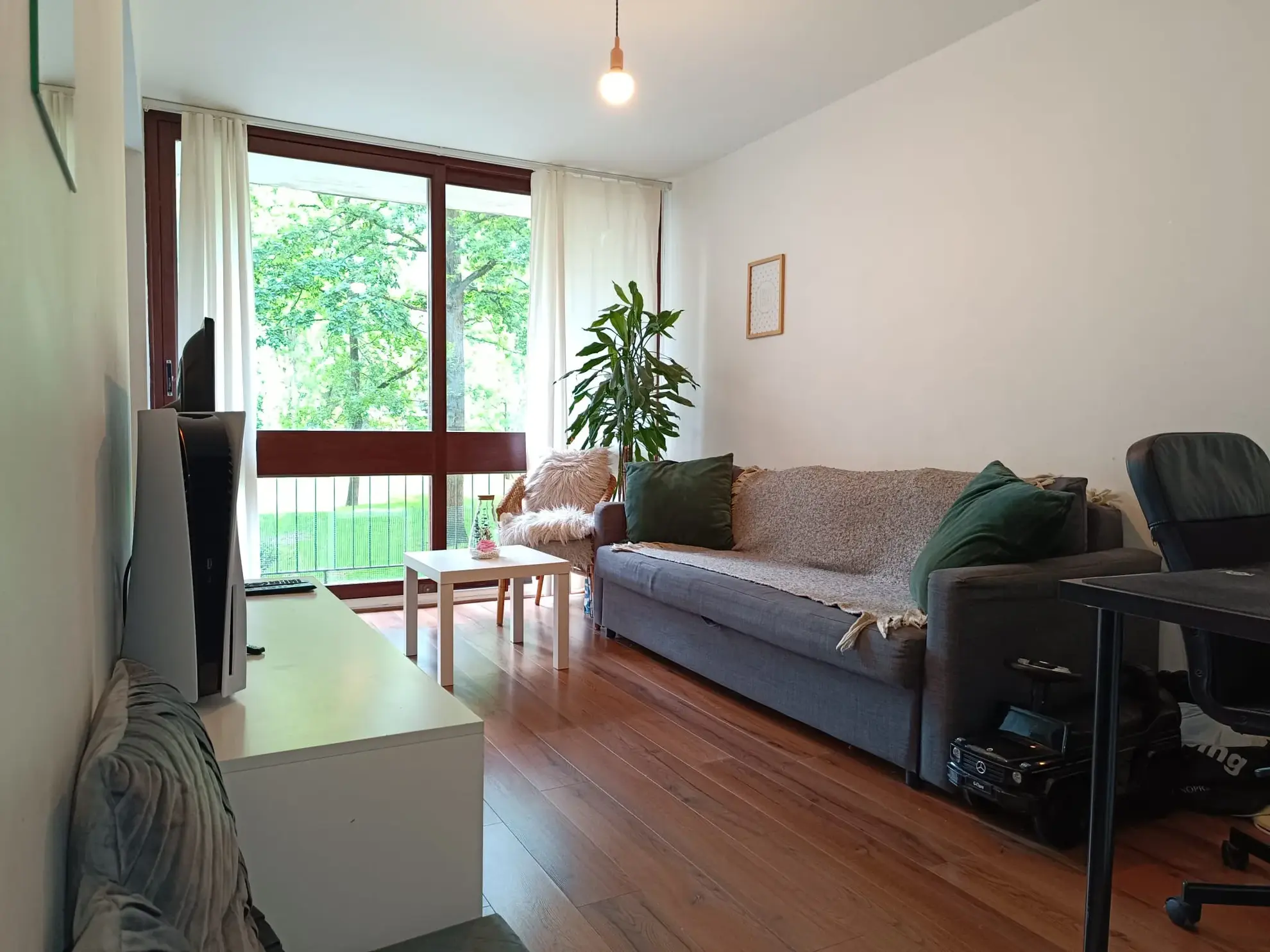 Bel appartement avec balcon et piscine à Fontenay le Fleury 