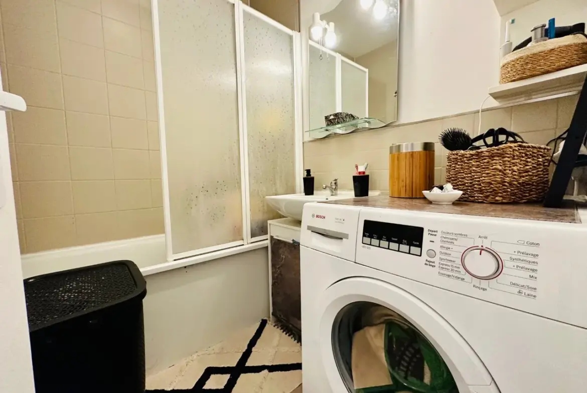Bel appartement avec balcon et piscine à Fontenay le Fleury 