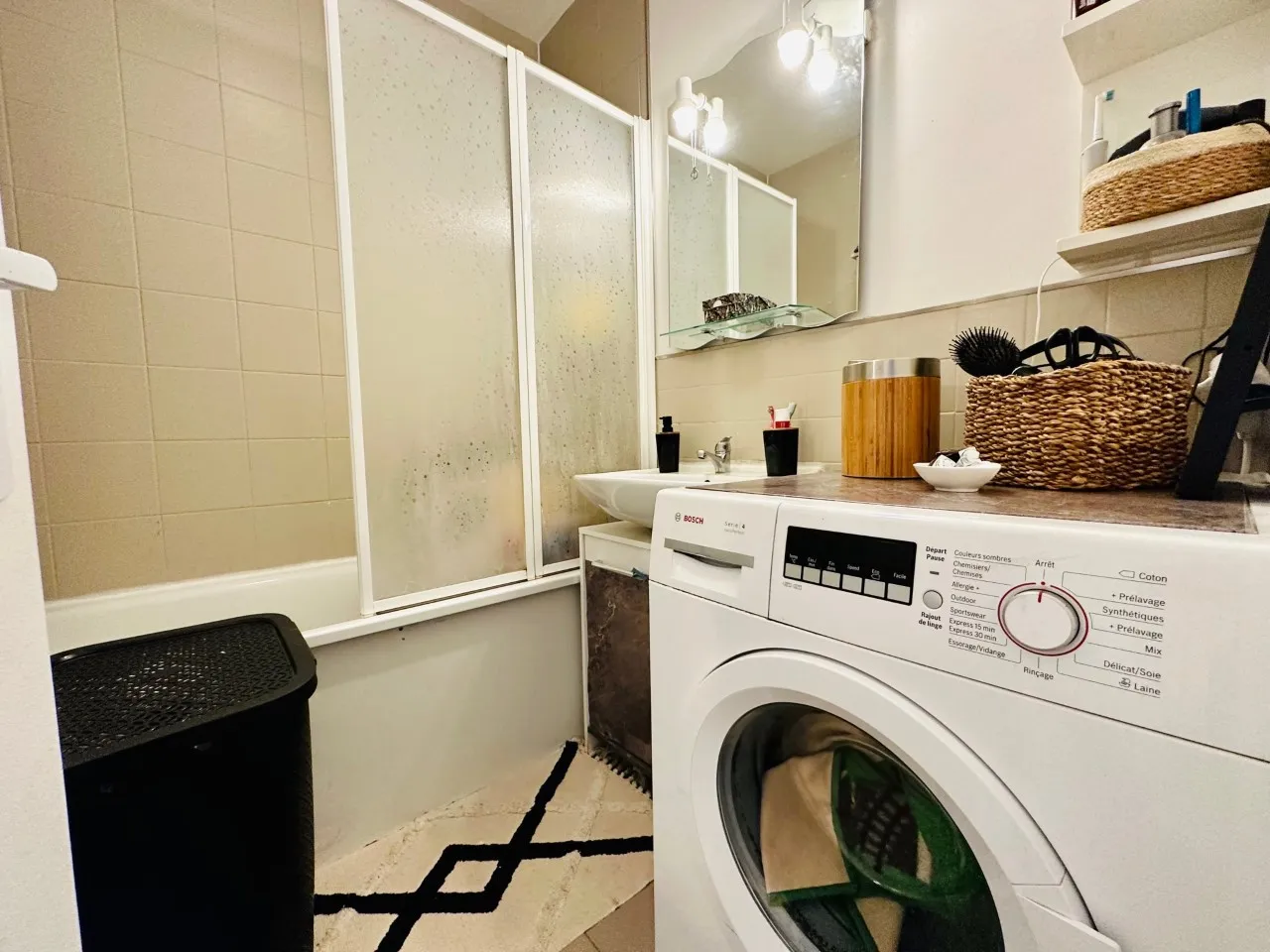 Bel appartement avec balcon et piscine à Fontenay le Fleury 