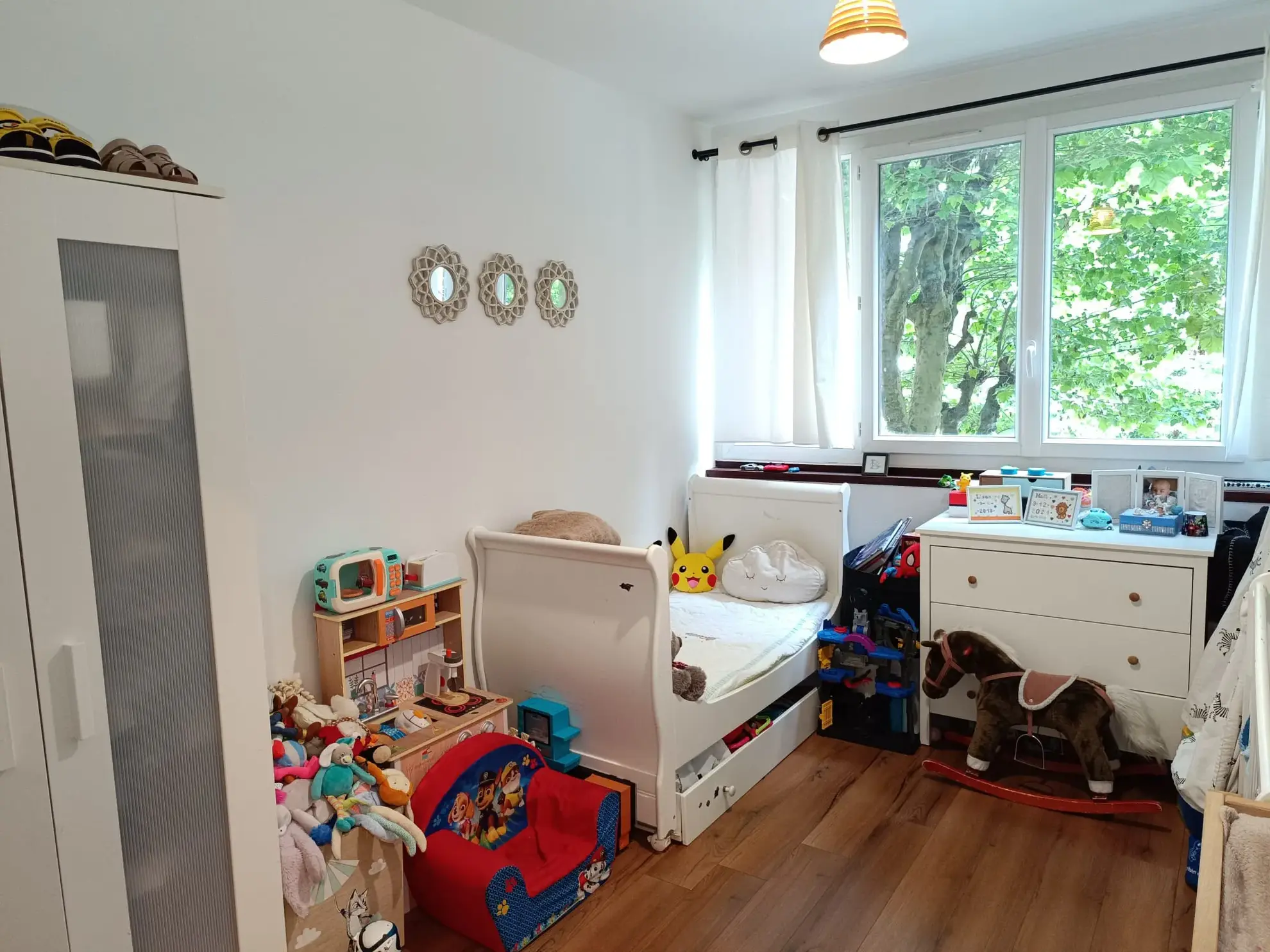 Bel appartement avec balcon et piscine à Fontenay le Fleury 