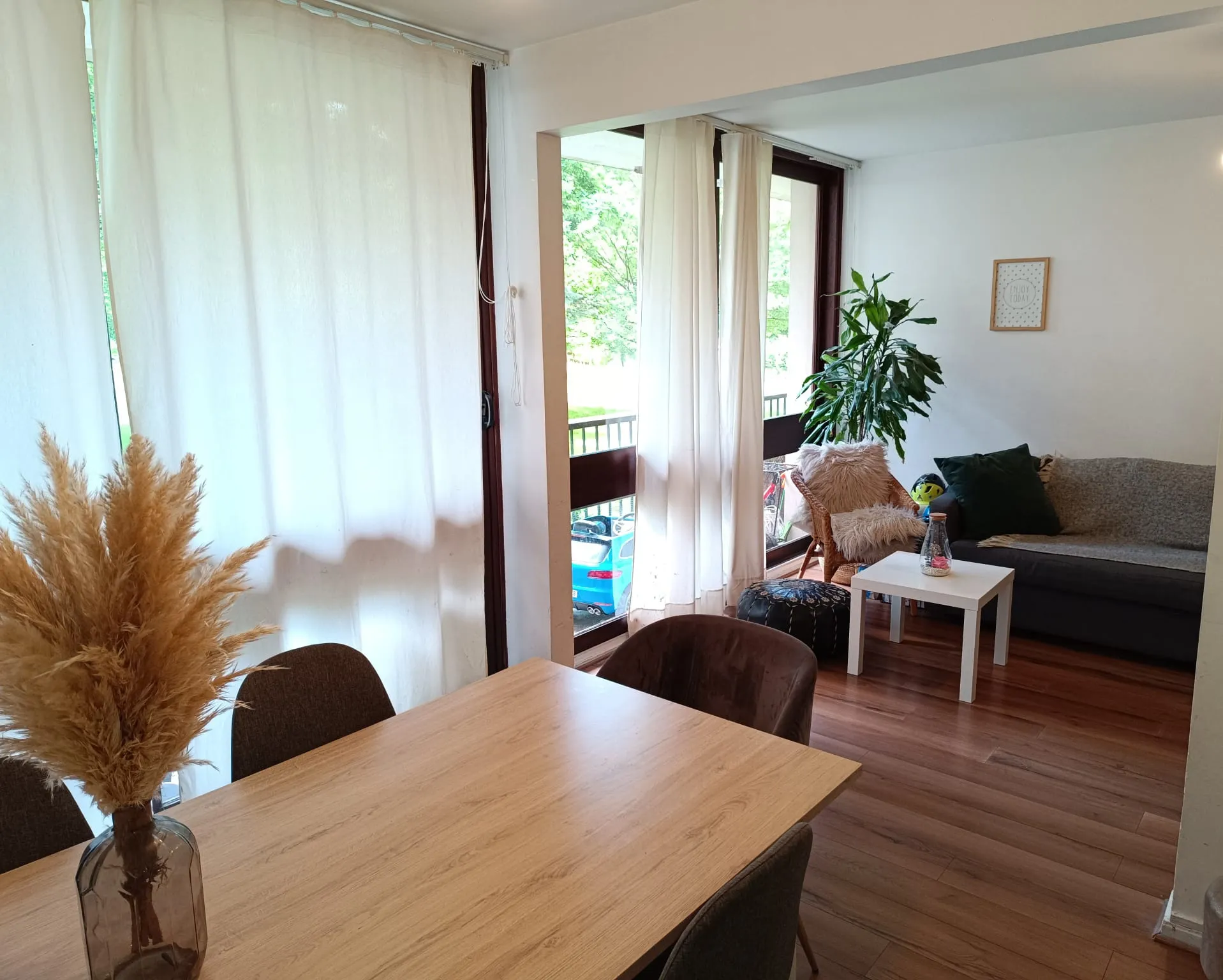 Bel appartement avec balcon et piscine à Fontenay le Fleury 