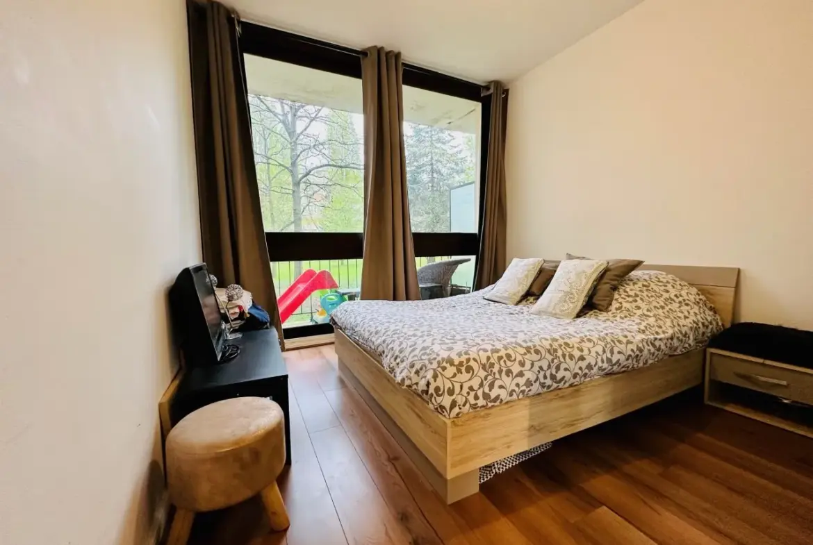 Bel appartement avec balcon et piscine à Fontenay le Fleury 