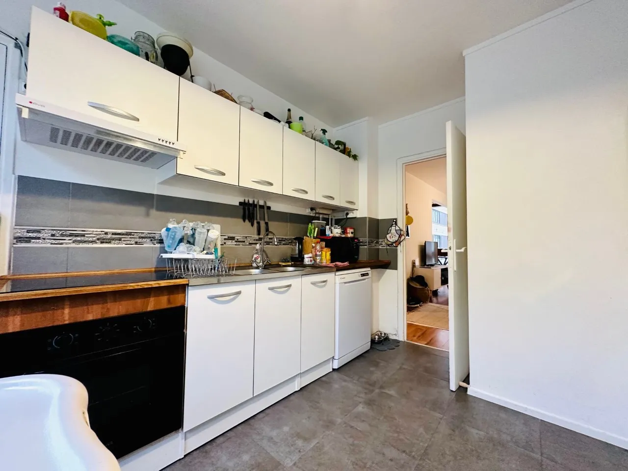 Bel appartement avec balcon et piscine à Fontenay le Fleury 