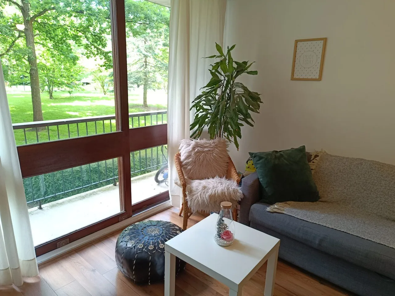 Bel appartement avec balcon et piscine à Fontenay le Fleury 