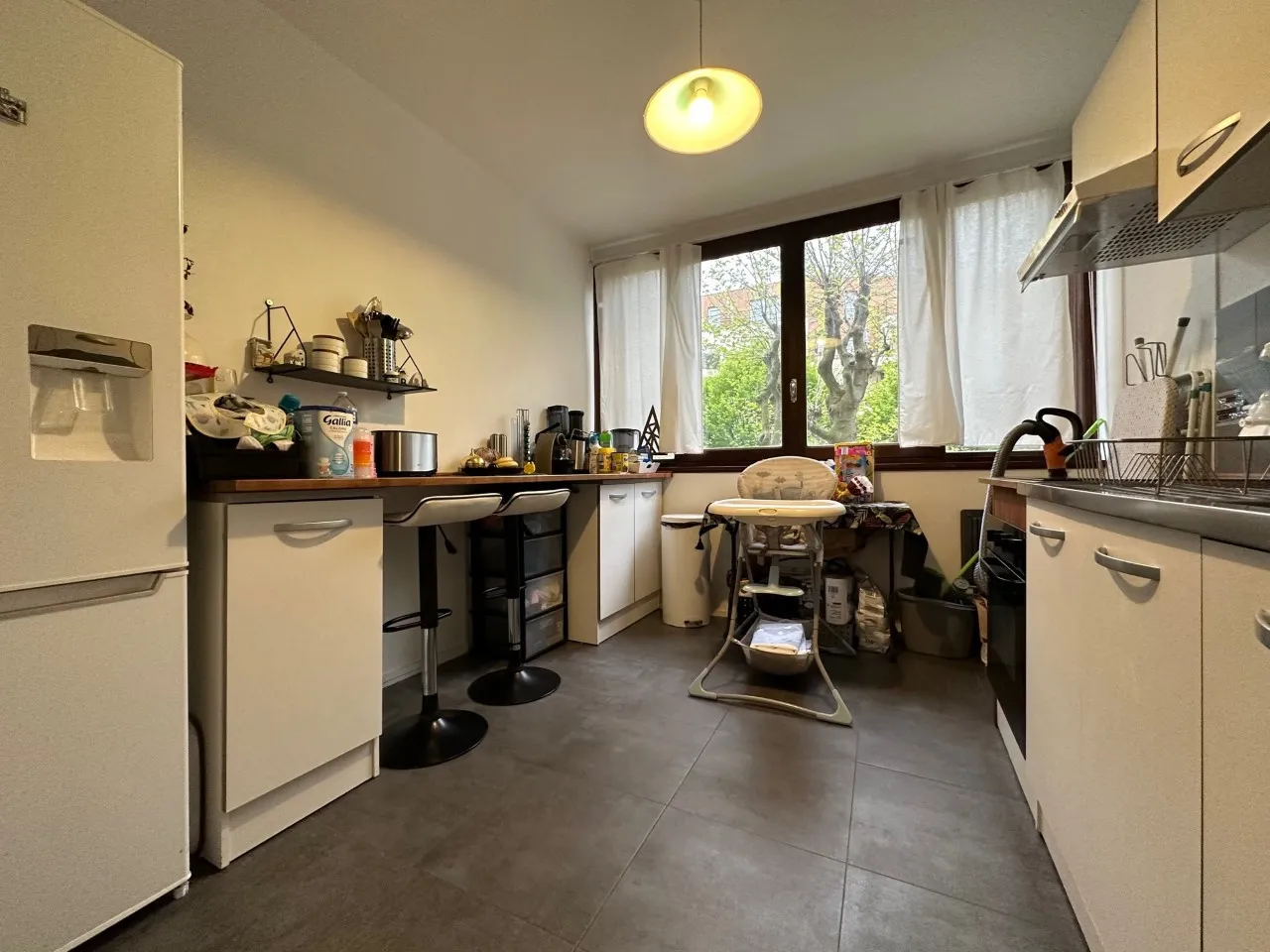 Bel appartement avec balcon et piscine à Fontenay le Fleury 