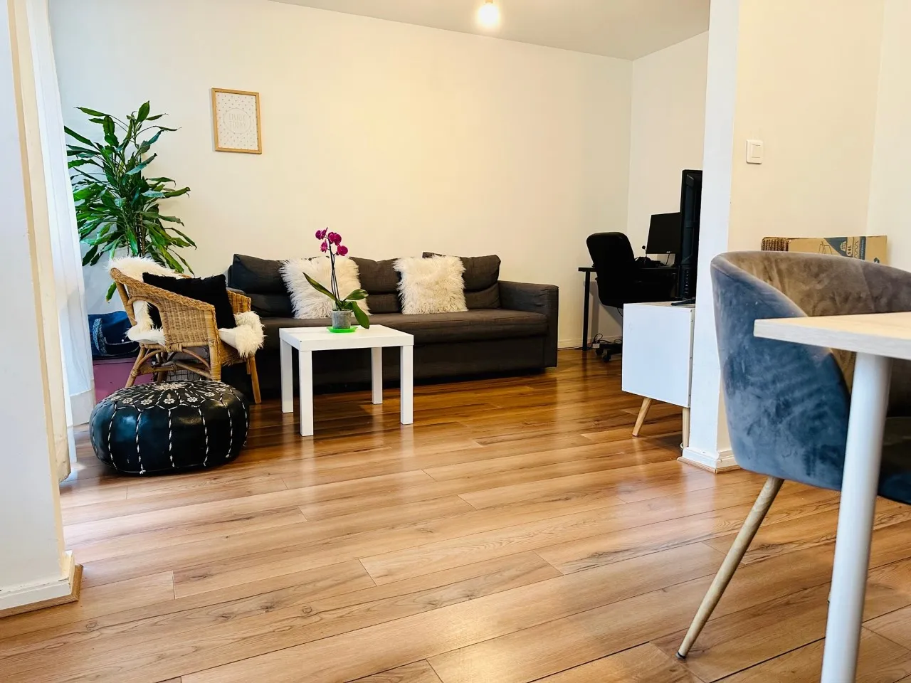 Bel appartement avec balcon et piscine à Fontenay le Fleury 