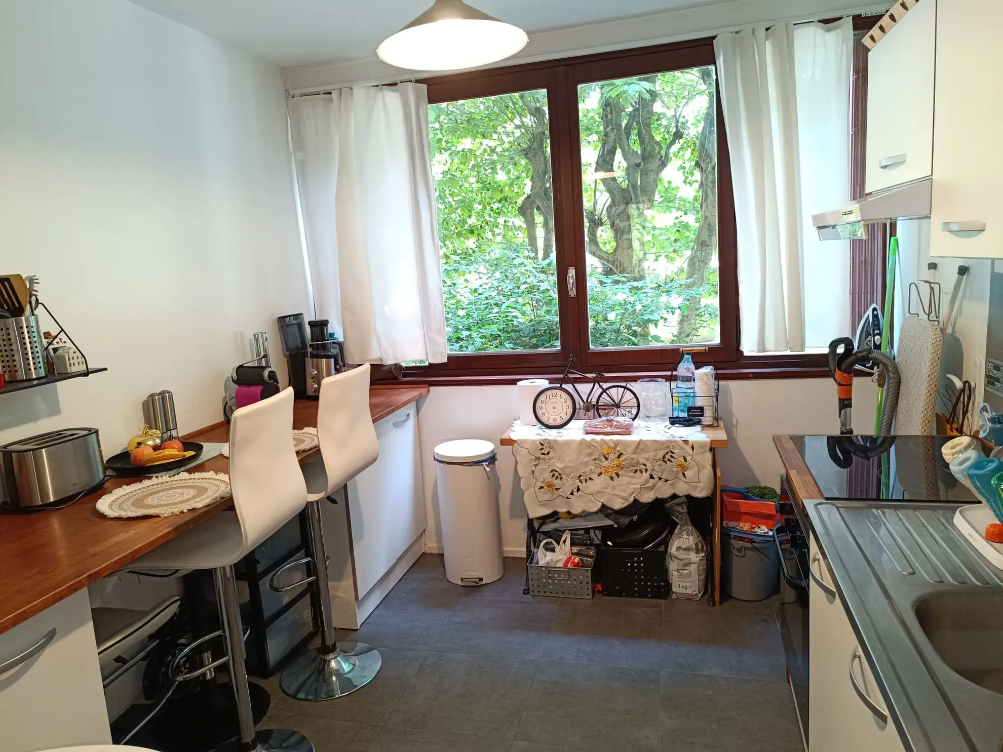 Bel appartement avec balcon et piscine à Fontenay le Fleury 
